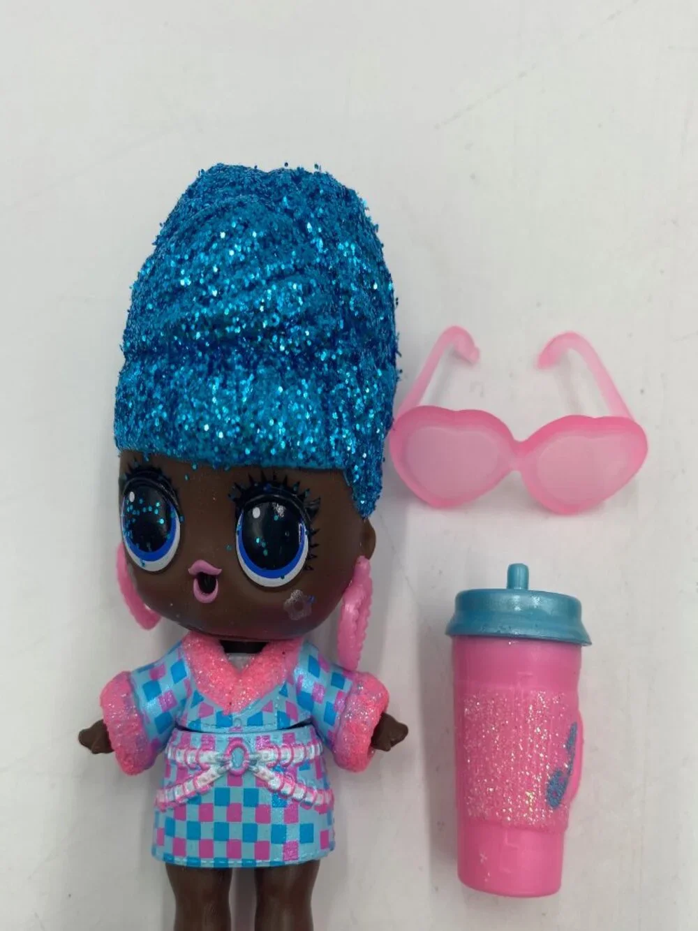 LOL Surprise Dolls Mod Babe Under Wraps VRQT Virtual Reality Miss Hatter w/ Cups
